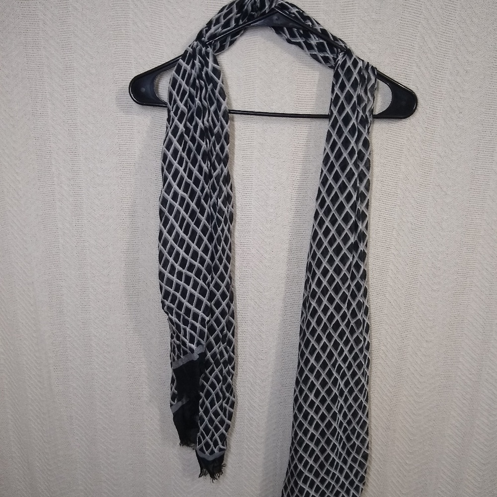 Vera Bradley Black/ White Scarf